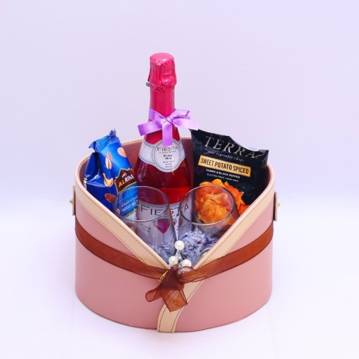 Valentine's Day Gift Hamper For The Mrs | The Boxed Wishes